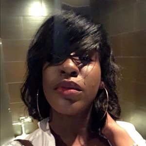 Meet your Posher, Alexis